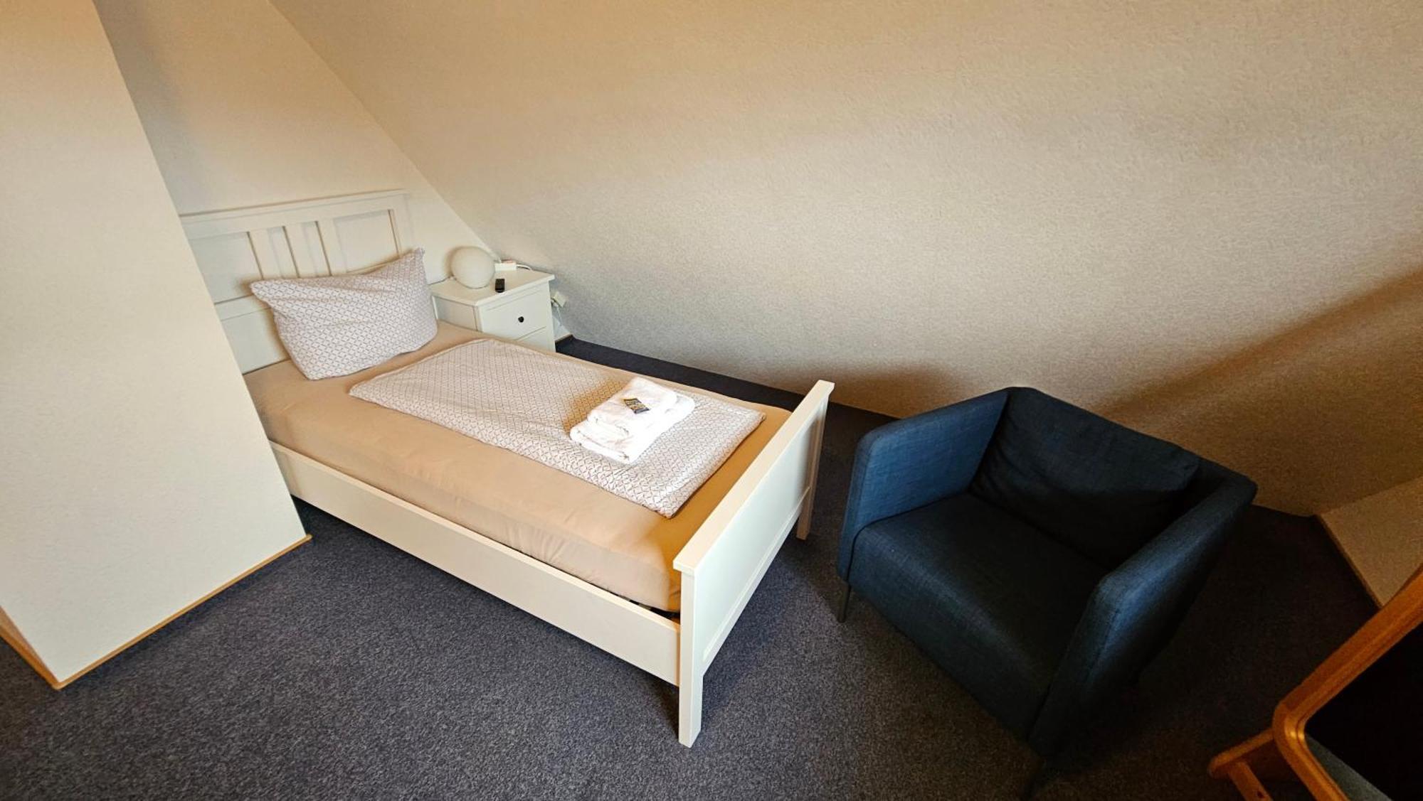 Hotel Dorfkrug Buesum - Guenstige Altbauzimmer Am Oland Номер фото