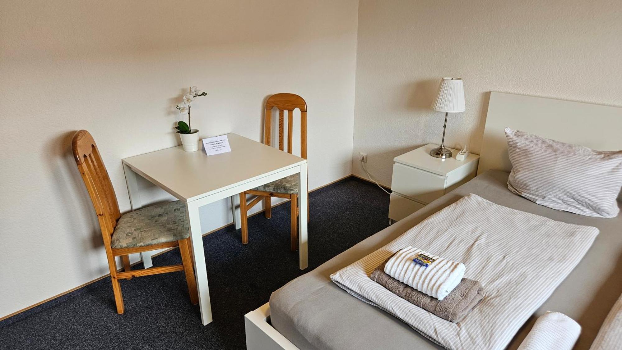 Hotel Dorfkrug Buesum - Guenstige Altbauzimmer Am Oland Номер фото