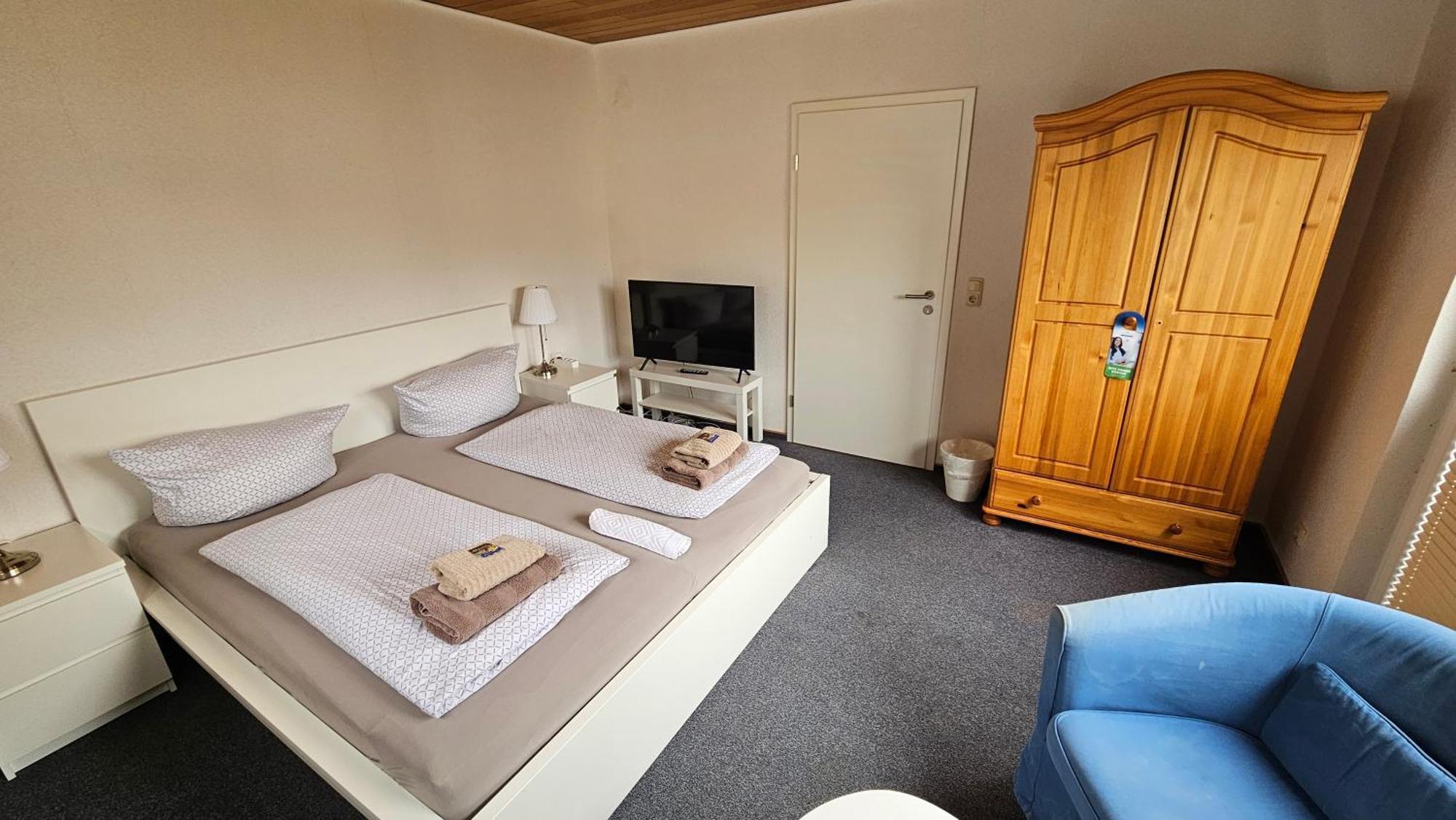 Hotel Dorfkrug Buesum - Guenstige Altbauzimmer Am Oland Номер фото