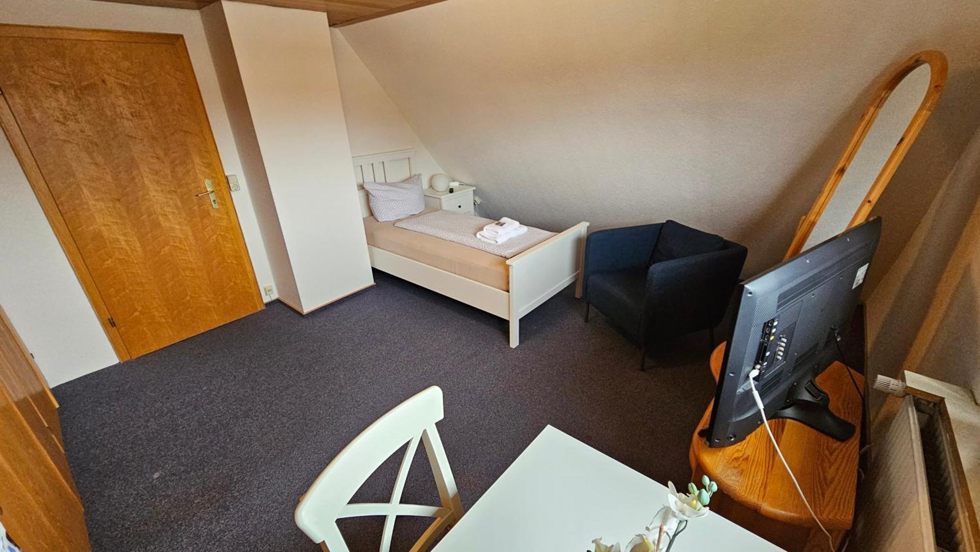 Hotel Dorfkrug Buesum - Guenstige Altbauzimmer Am Oland Номер фото